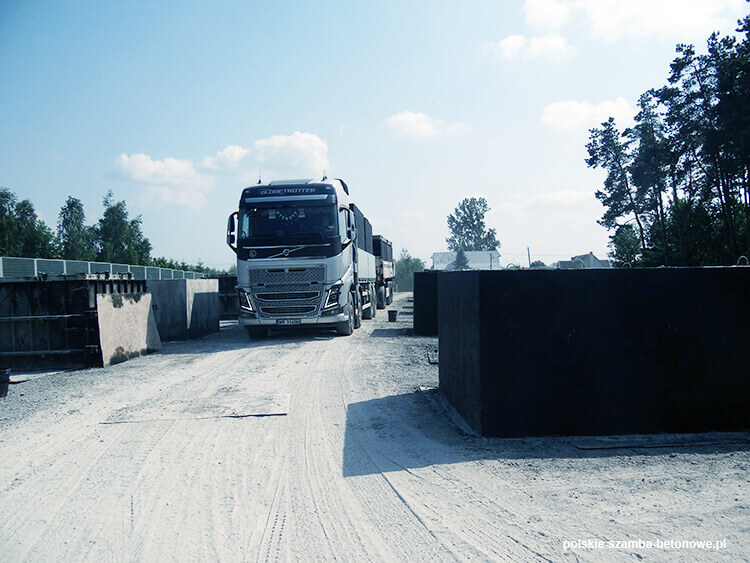 Transport szamb betonowych  w Kaliszu Pomorskim